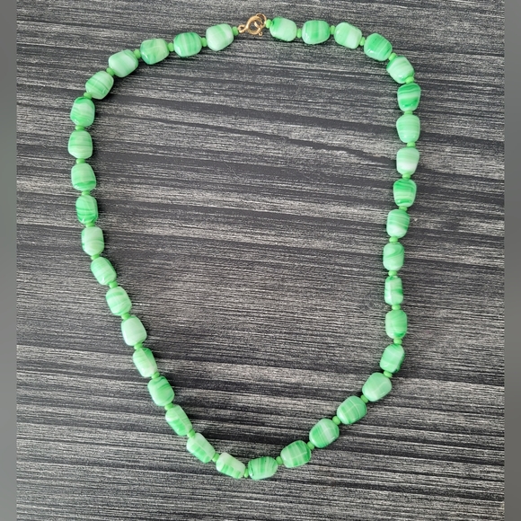Vintage glass bead necklace - Picture 2 of 3